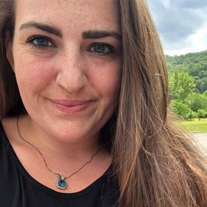 Meet your Posher, Caitlin